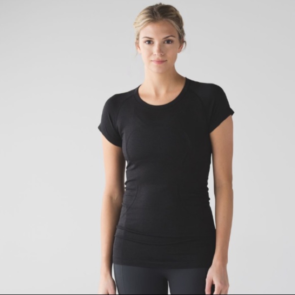 Swiftly Tech Short Sleeve Crew in black